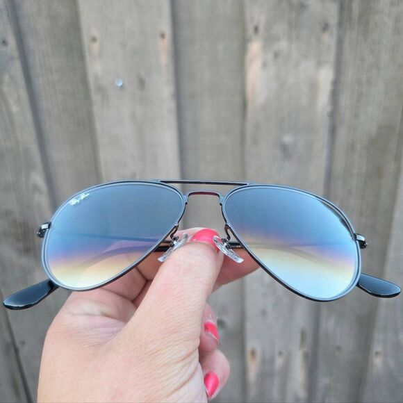 Ray-Ban Aviator Gunmetal and Light Brown Rainbow Gradient Sunglasses. RB3025 - Picture 3 of 9